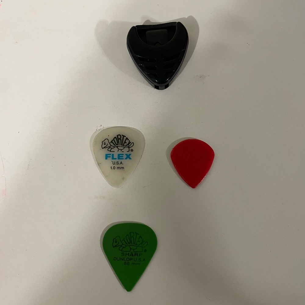 Dunlop Guitar Pick Set - Black, White, Red, Green